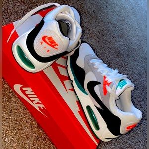 Women’s Nike Air Max Size 7